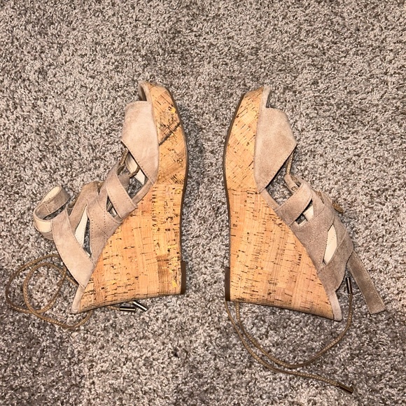 Tan wedge heels - Picture 9 of 10